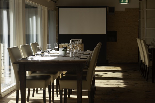 Kombinér arbejde og afslapning: 10 tips til effektive konferenceophold i marielyst